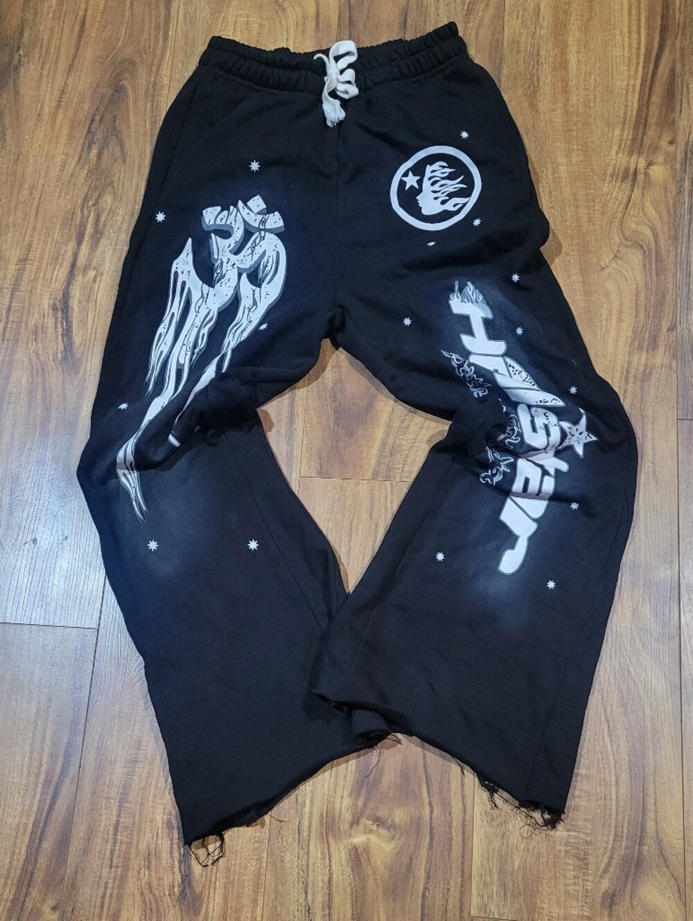 Womans Hellstar Size Large Sweats